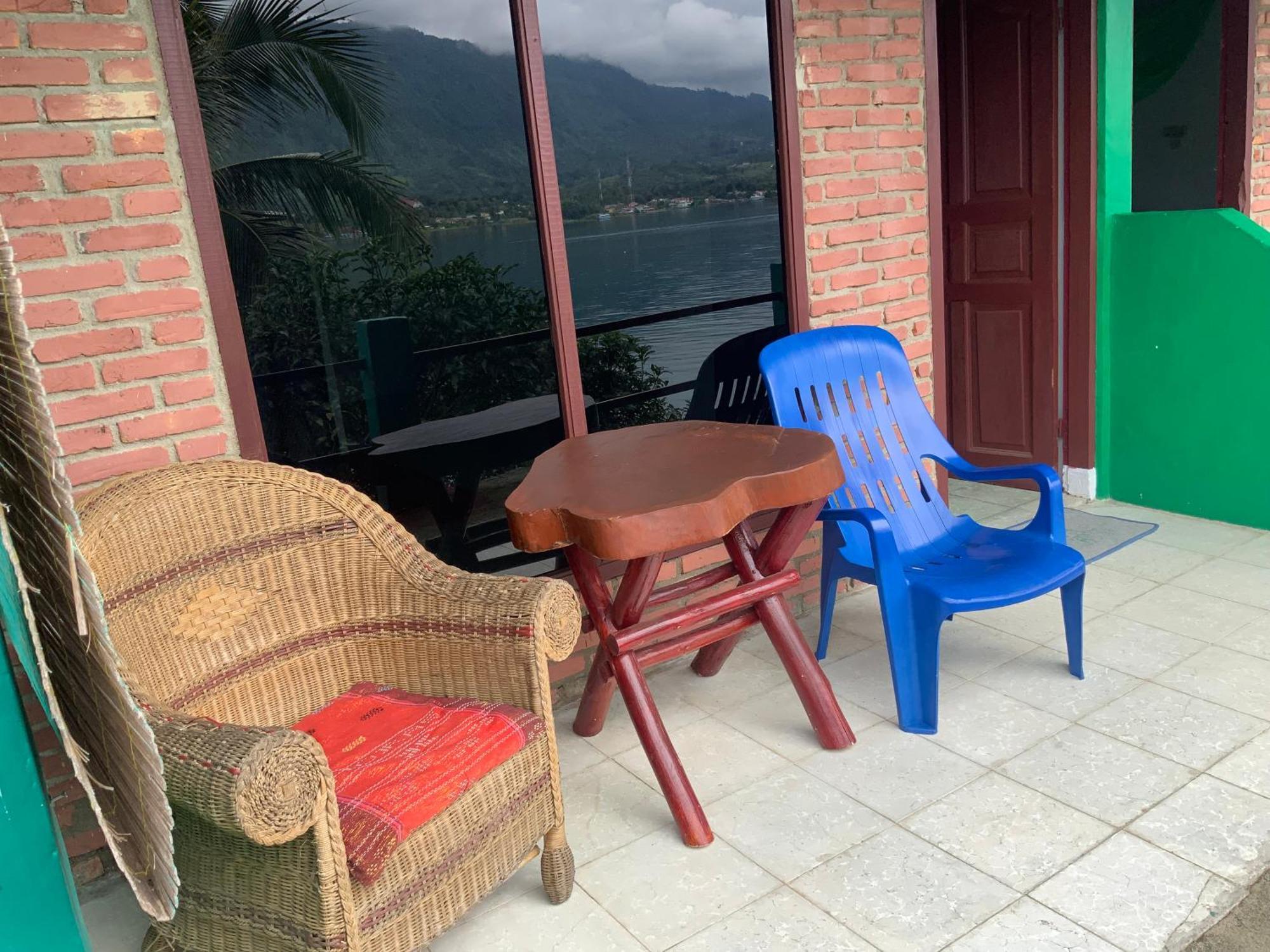 Mario Lakeside Apartments Tuk Tuk Buitenkant foto
